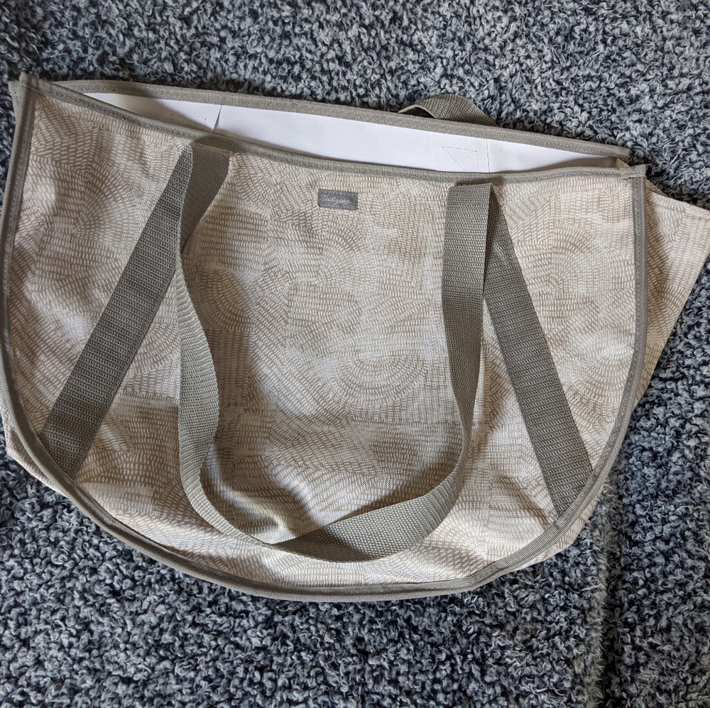 Thirty one round utility tote